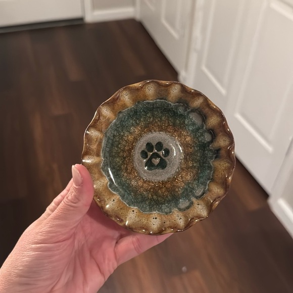 Dish with dog paw print - Picture 1 of 2